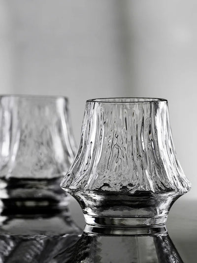 Lot de deux verres Mont Fuji Yamazakura sur sous-verres ardoise